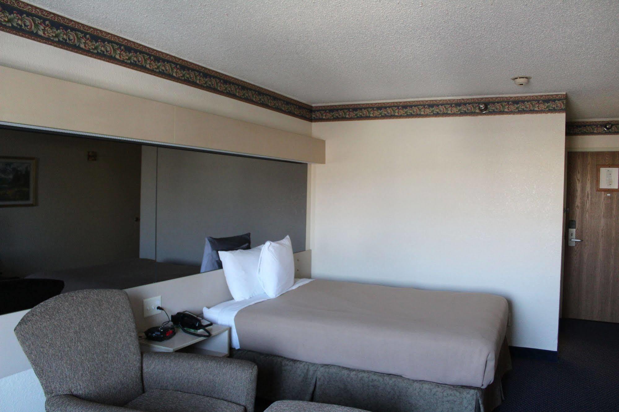 Travelodge By Wyndham Fort Scott Zewnętrze zdjęcie
