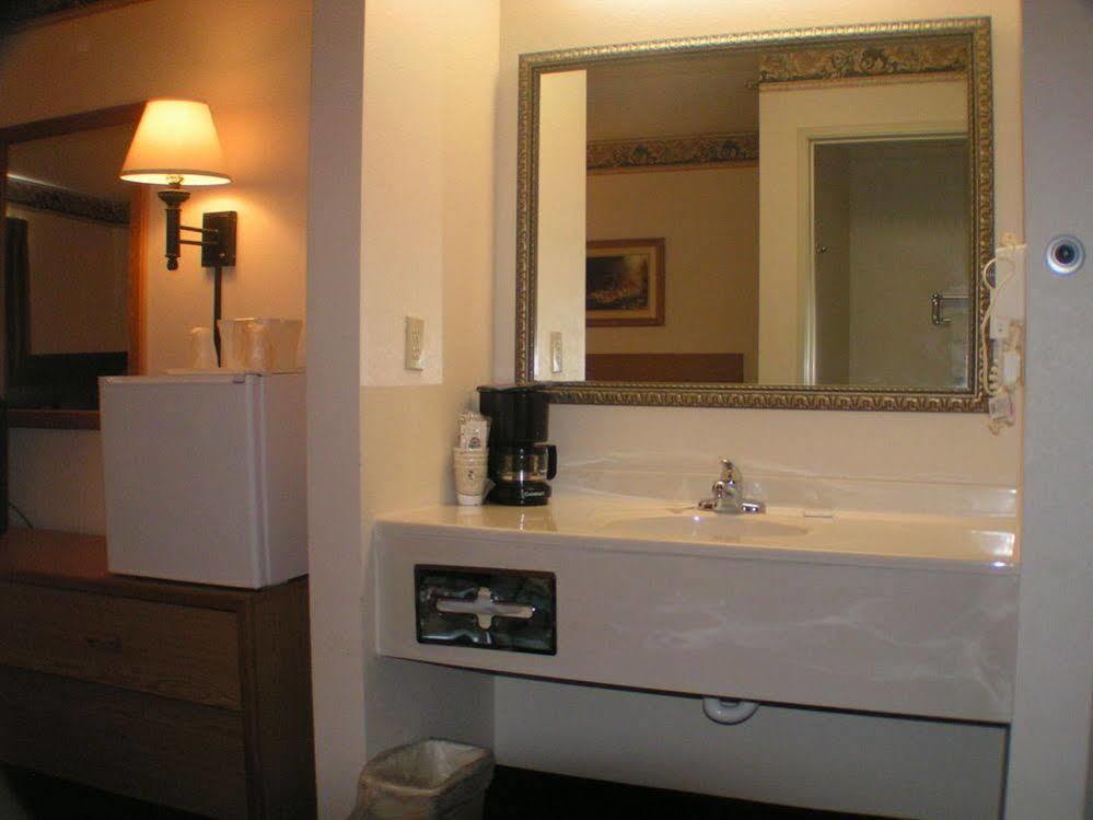 Travelodge By Wyndham Fort Scott Zewnętrze zdjęcie